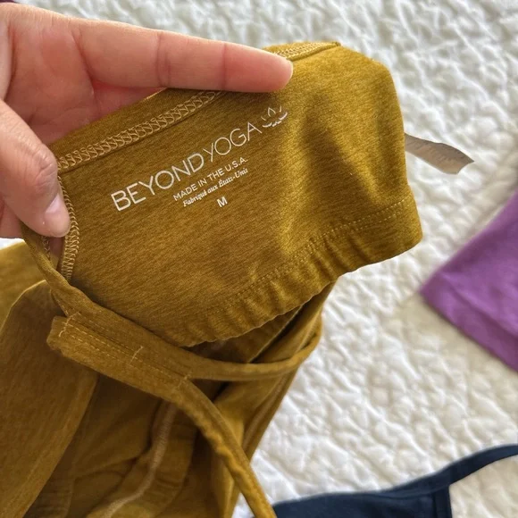 Beyond yoga crop tank Size M - Picture 7 of 7